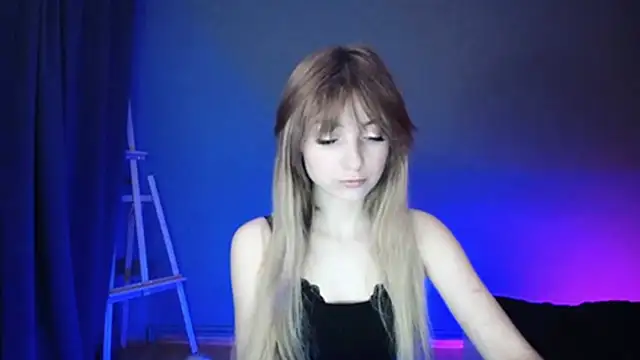 Snapshot of LuciaYoung chatting on 03.06.25 LuciaYoung online show from 03.06.25