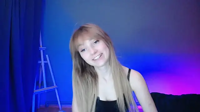 Snapshot of LuciaYoung chatting on 03.06.25 LuciaYoung online show from 03.06.25