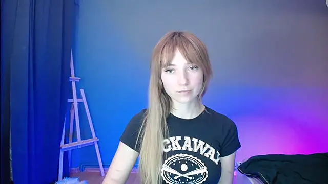 Snapshot of LuciaYoung chatting on 03.07.25 LuciaYoung online show from 03.07.25