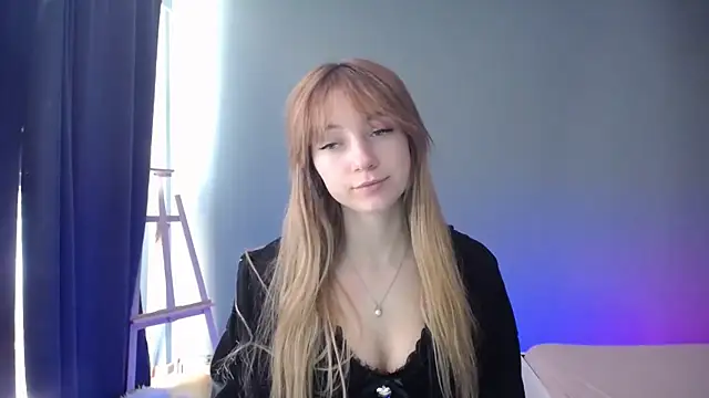 Snapshot of LuciaYoung chatting on 03.08.25 LuciaYoung online show from 03.08.25