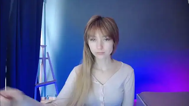 Snapshot of LuciaYoung chatting on 03.09.25 LuciaYoung online show from 03.09.25