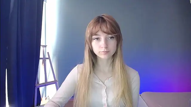 Snapshot of LuciaYoung chatting on 03.09.25 LuciaYoung online show from 03.09.25