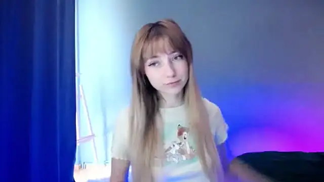 Snapshot of LuciaYoung chatting on 03.12.25 LuciaYoung online show from 03.12.25