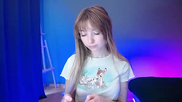 Snapshot of LuciaYoung chatting on 03.12.25 LuciaYoung online show from 03.12.25