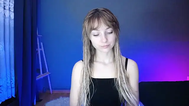 Snapshot of LuciaYoung chatting on 03.17.25 LuciaYoung online show from 03.17.25