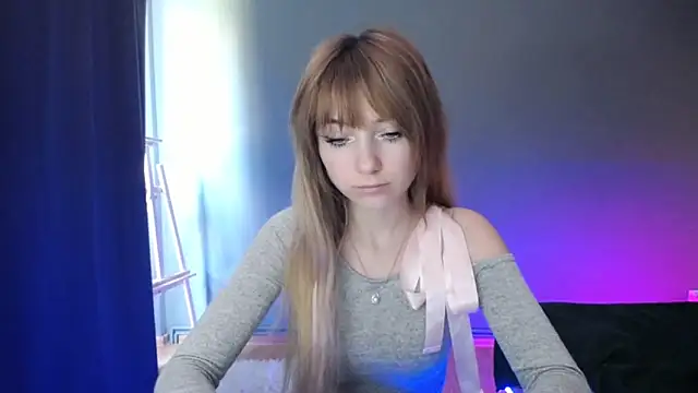 Snapshot of LuciaYoung chatting on 03.19.25 LuciaYoung online show from 03.19.25