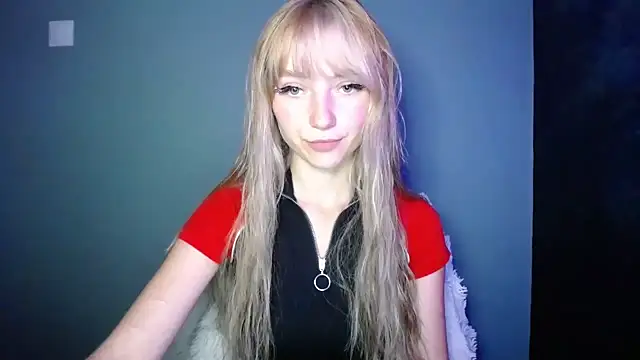 Snapshot of LuciaYoung chatting on 09.14.25 LuciaYoung online show from 09.14.25