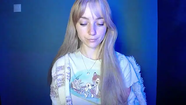 Snapshot of LuciaYoung chatting on 09.29.25 LuciaYoung online show from 09.29.25