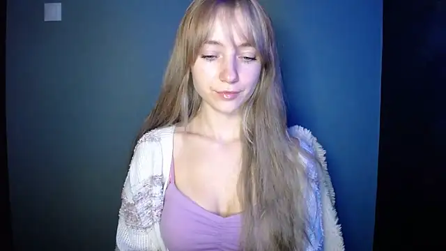 Snapshot of LuciaYoung chatting on 10.15.25 LuciaYoung online show from 10.15.25