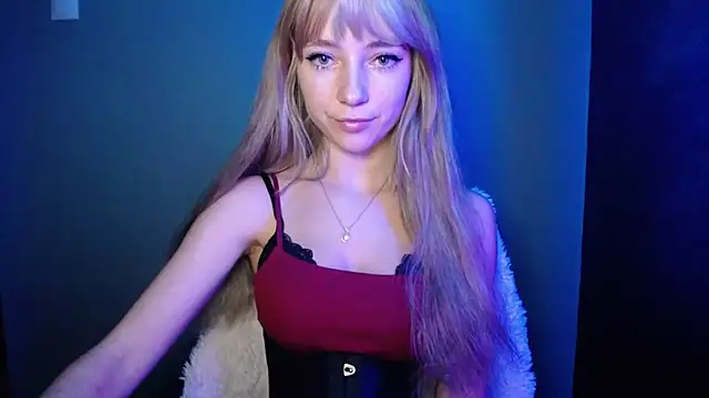 Snapshot of LuciaYoung chatting on 10.24.25 LuciaYoung online show from 10.24.25