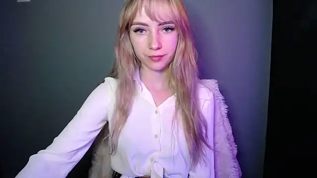 LuciaYoung online show from 12.20.25