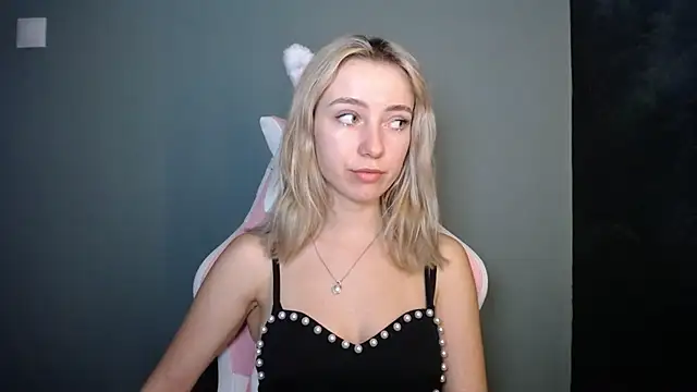 Snapshot of LuciaYoung chatting on 07.07.26 LuciaYoung online show from 07.07.26