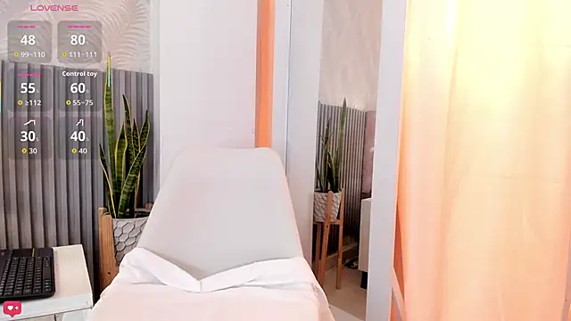 Snapshot of Sally_Azmani_ chatting on 12.05.25 Sally Azmani online show from 12.05.25