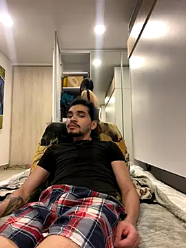 Snapshot of aangie__uwu chatting on 10.27.25 aangie  uwu online show from 10.27.25