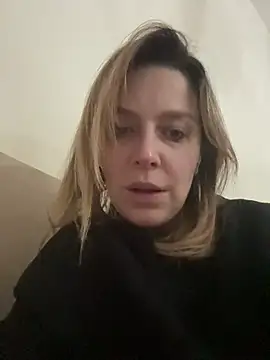 Snapshot of JulietteVolpeWyorika chatting on 12.01.25 JulietteVolpeWyorika online show from 12.01.25