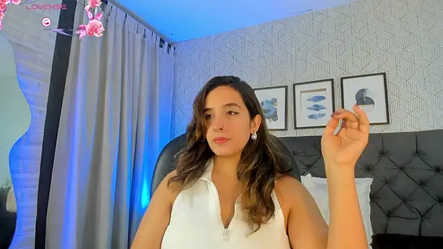 emma  smith1 online show from 03.11.25