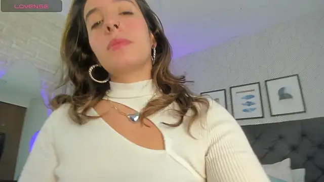 emma  smith1 online show from 03.19.25