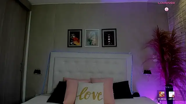 emma  smith1 online show from 02.04.26