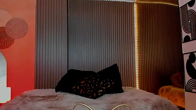 Snapshot of HalaanaTendeer chatting on 11.29.25 HalaanaTendeer online show from 11.29.25