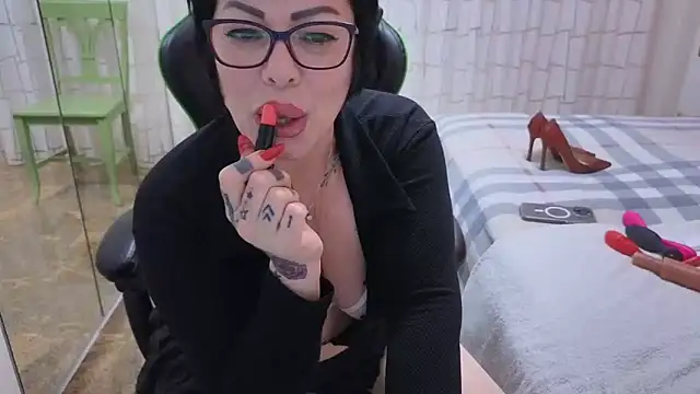 Snapshot of __Nina chatting on 03.05.25 Nina online show from 03.05.25