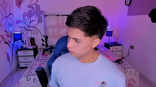 Snapshot of Niicky1_ chatting on 12.17.24 Niicky1 online show from 12.17.24