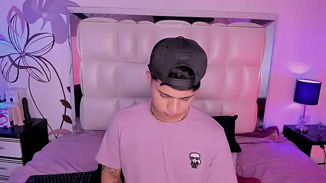 Snapshot of Niicky1_ chatting on 12.21.24 Niicky1 online show from 12.21.24