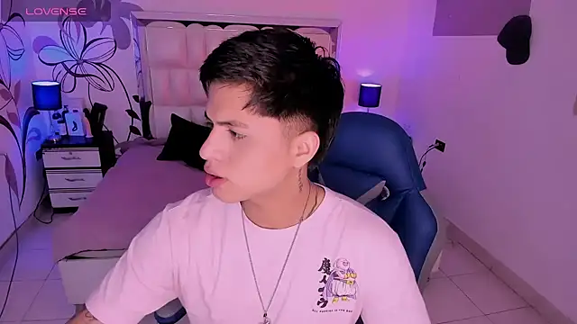 Snapshot of Niicky1_ chatting on 12.23.24 Niicky1 online show from 12.23.24