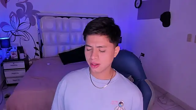 Snapshot of Niicky1_ chatting on 12.30.24 Niicky1 online show from 12.30.24