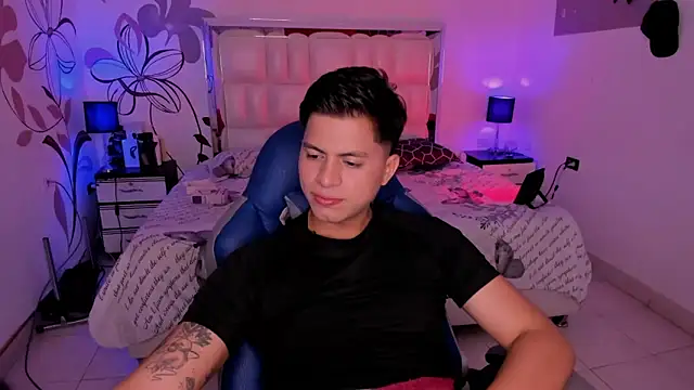 Snapshot of Niicky1_ chatting on 02.19.25 Niicky1 online show from 02.19.25