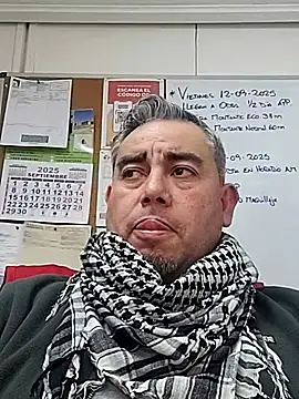 Snapshot of Manolete007x chatting on 09.12.25 Manolete007x online show from 09.12.25