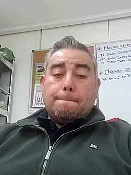 Snapshot of Manolete007x chatting on 10.21.25 Manolete007x online show from 10.21.25