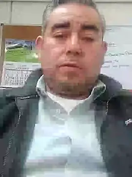 Snapshot of Manolete007x chatting on 10.30.25 Manolete007x online show from 10.30.25