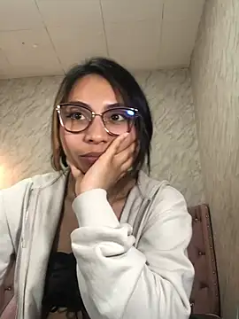 XSmaggiiee online show from 12.18.24