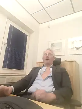 Snapshot of tom-swede chatting on 01.07.25 tom-swede online show from 01.07.25