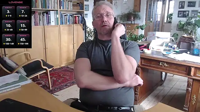 Snapshot of tom-swede chatting on 01.31.25 tom-swede online show from 01.31.25