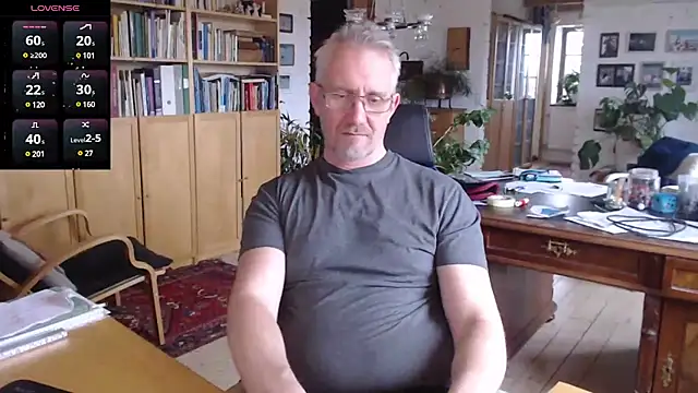 Snapshot of tom-swede chatting on 02.02.25 tom-swede online show from 02.02.25