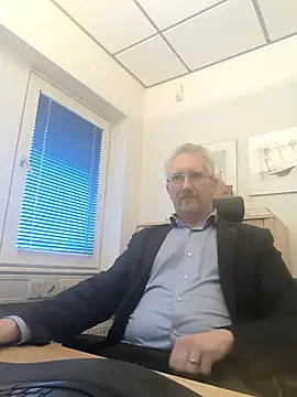 Snapshot of tom-swede chatting on 03.11.25 tom-swede online show from 03.11.25