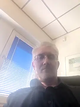 Snapshot of tom-swede chatting on 03.13.25 tom-swede online show from 03.13.25