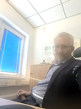 Snapshot of tom-swede chatting on 03.18.25 tom-swede online show from 03.18.25