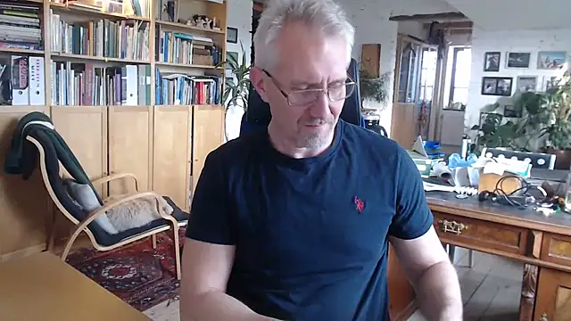 Snapshot of tom-swede chatting on 12.02.25 tom-swede online show from 12.02.25