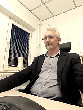 Snapshot of tom-swede chatting on 12.22.25 tom-swede online show from 12.22.25