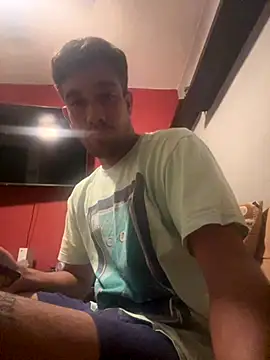 Snapshot of Magicerosxx69 chatting on 09.13.25 Magicerosxx69 online show from 09.13.25