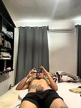 Snapshot of Magicerosxx69 chatting on 10.07.25 Magicerosxx69 online show from 10.07.25