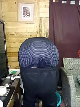 Snapshot of Ngamla123 chatting on 11.23.25 Ngamla123 online show from 11.23.25