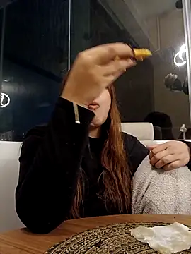 sara winehouse1 online show from 10.16.25