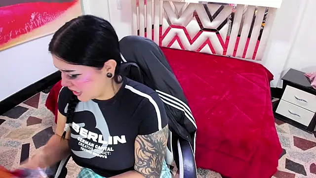 Snapshot of sara_winehouse1 chatting on 07.28.26 sara winehouse1 online show from 07.28.26