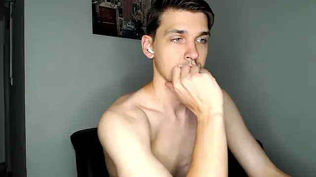 Snapshot of boy_next_door_1 chatting on 03.04.25 boy next door 1 online show from 03.04.25