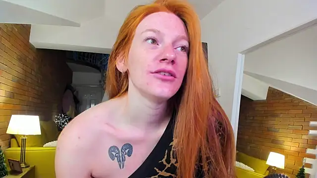 Snapshot of Aliceginger99 chatting on 11.22.25 Aliceginger99 online show from 11.22.25