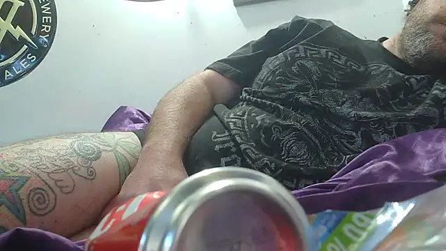 Snapshot of duggiefresh chatting on 03.22.25 duggiefresh online show from 03.22.25