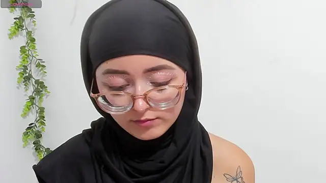 Snapshot of aysel_elid chatting on 01.28.25 aysel elid online show from 01.28.25